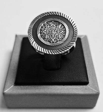 Sello de ley en el interior del anillo calendario azteca en plata ley 925