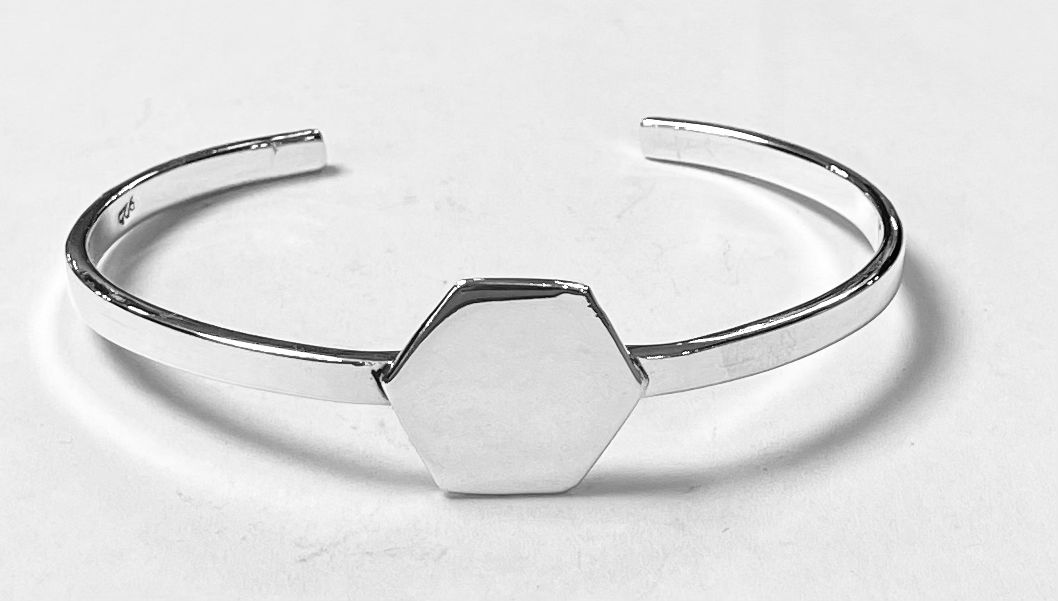 Sello de ley en el interior del brazalete en plata ley 925