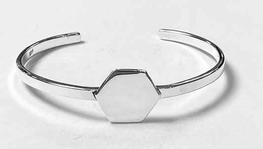 Sello de ley en el interior del brazalete en plata ley 925