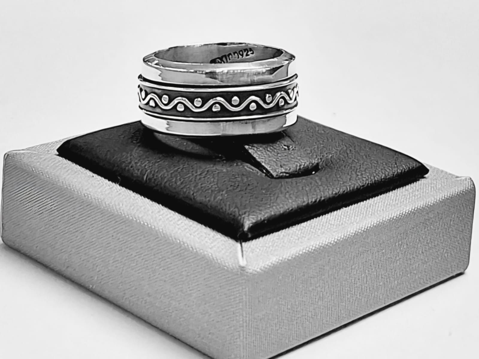 Anillo Anti Ansiedad en Plata Ley 925, vista frontal
