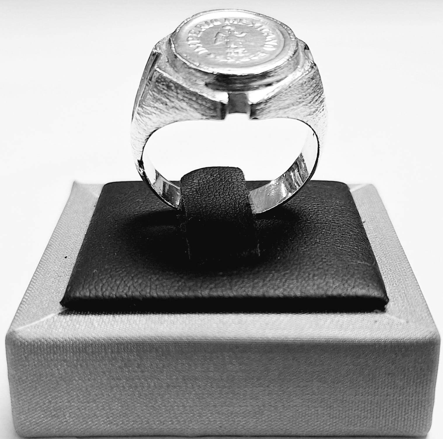 Sello de ley en el interior del anillo moneda en plata ley 925