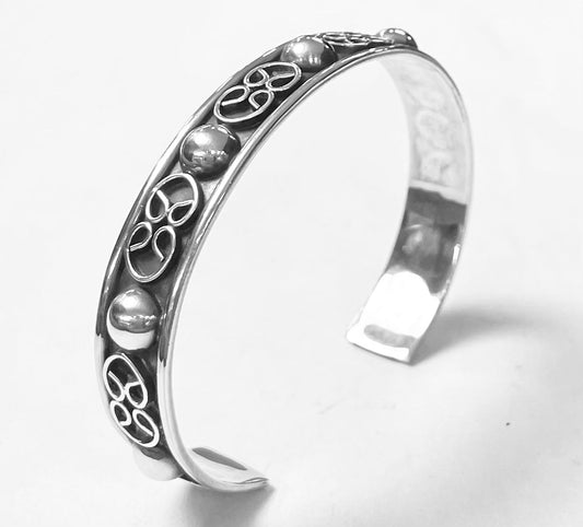 Sello de ley en el interior del brazalete en plata ley 925