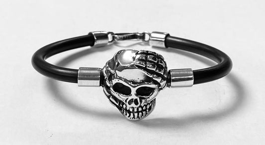 Sello de ley en el interior del brazalete en plata ley 925 con caucho