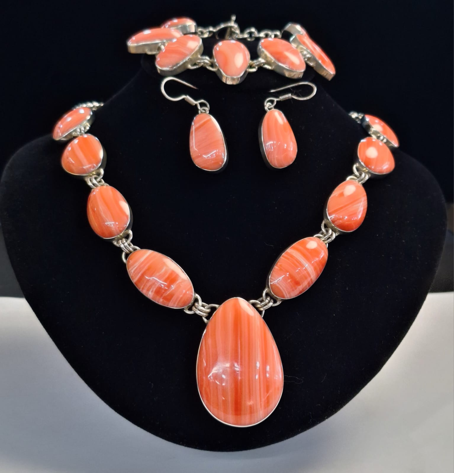 Set de Collar con Incrustaciones de Piedra en Plata Ley 950, vista frontal