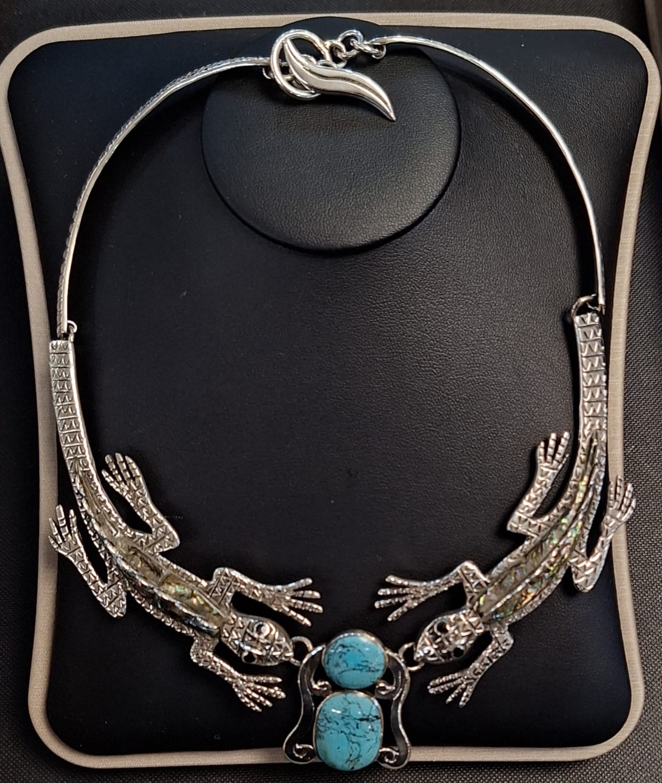 Collar Iguana con Incrustacion de Turquesa en Plata Ley 925, vista frontal