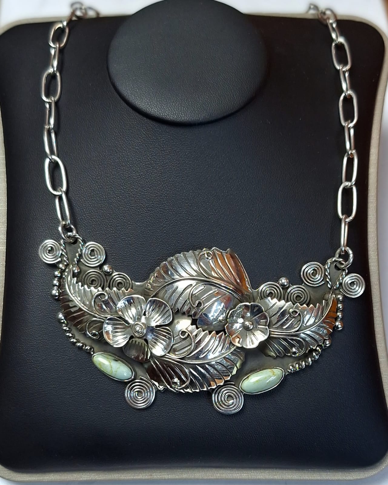 Collar Trabajo Navajo con Incrustaciones de Turquesa en Plata Ley 925, sello de autenticidad Plata Ley .925