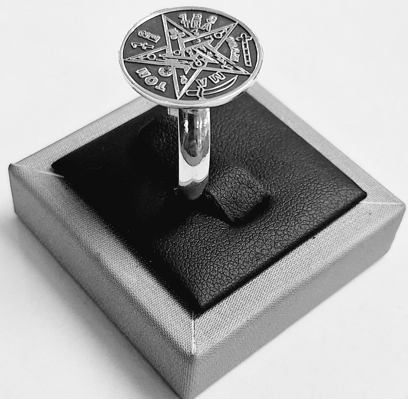 Anillo Tetragramaton en Plata Ley 925, sello de autenticidad Plata Ley .925