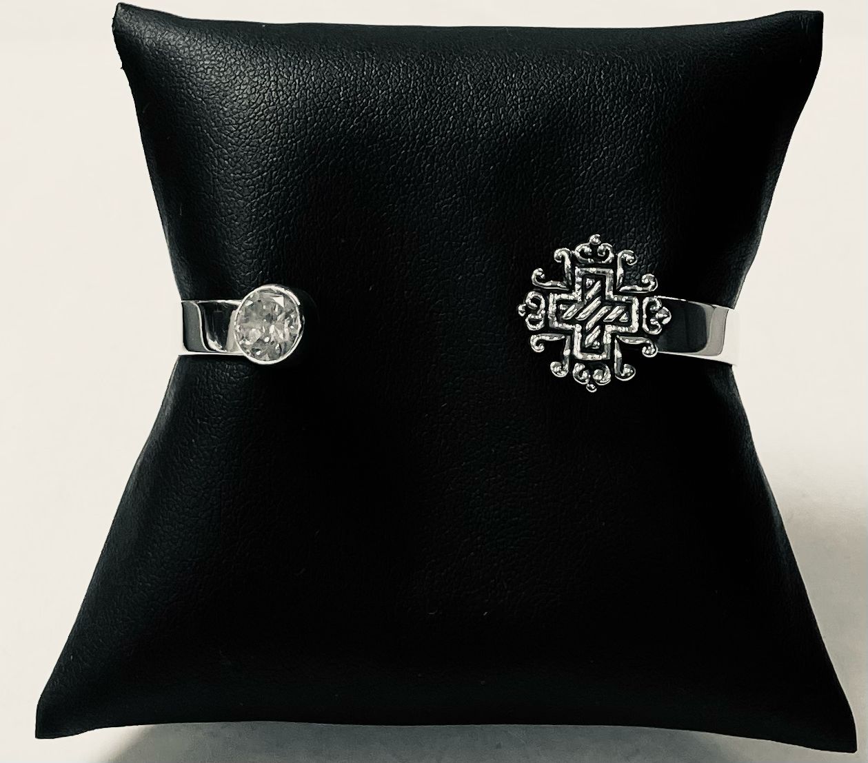 Brazalete en Plata Ley 925, sello de autenticidad Plata Ley .925