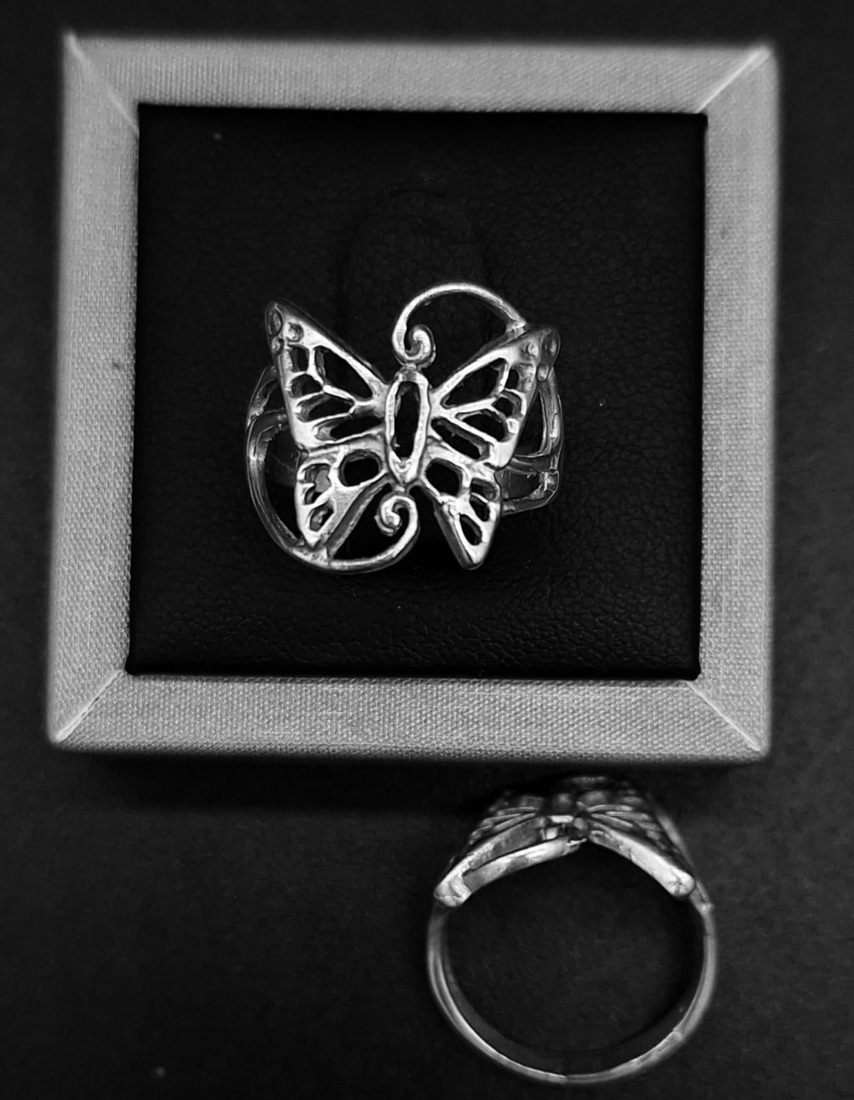 Sello de ley en el interior del anillo plata ley 925, mariposa