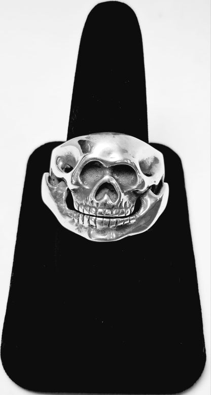 Sello de ley en el interior del anillo calavera en plata ley 925