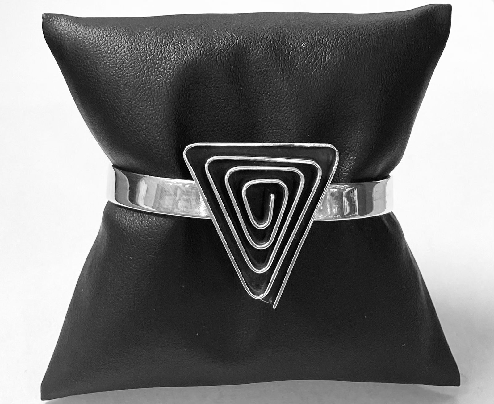 Brazalete Corrugado en Plata Ley 925, sello de autenticidad Plata Ley .925