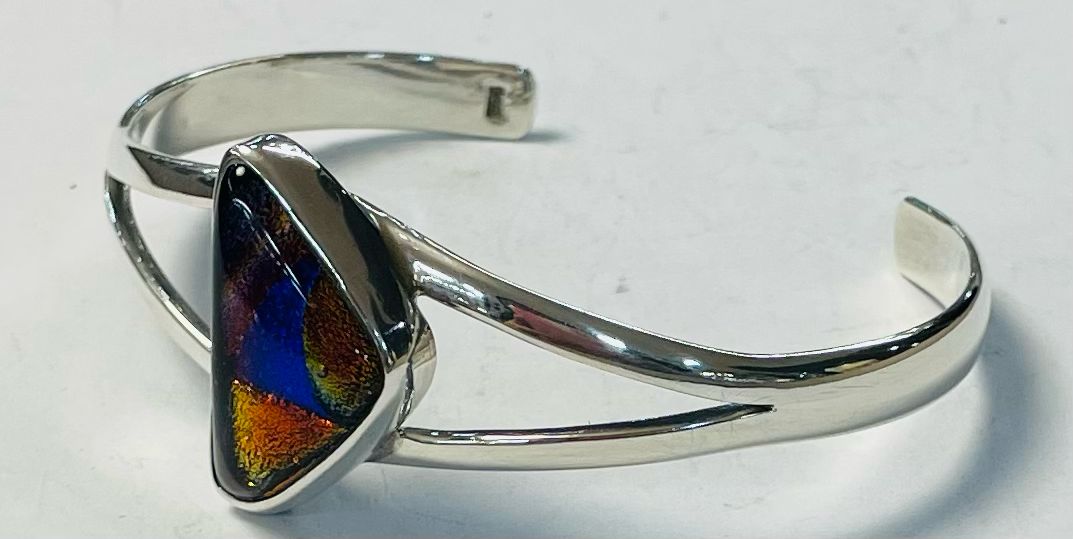 Brazalete con Dicroico en Plata Ley 925, vista frontal