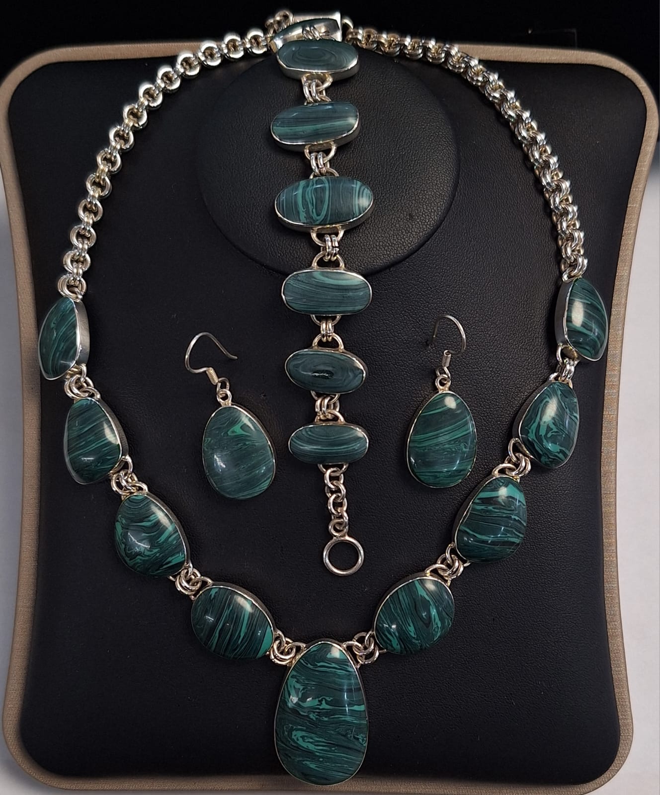 Set de Collar con Incrustaciones de Malaquita en Plata Ley 950, sello de autenticidad Plata Ley .925