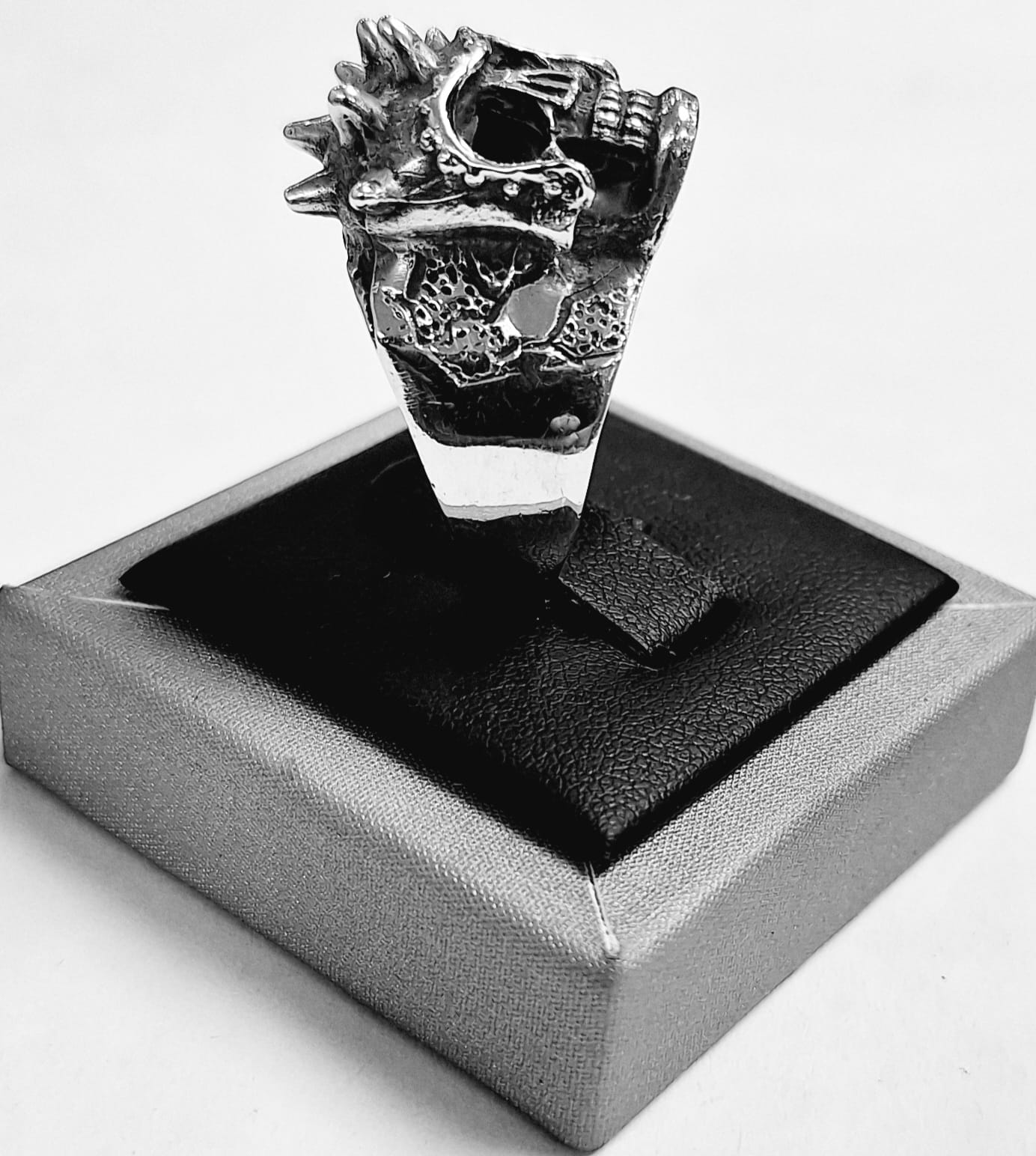 Anillo Calavera en Plata Ley 925, vista frontal