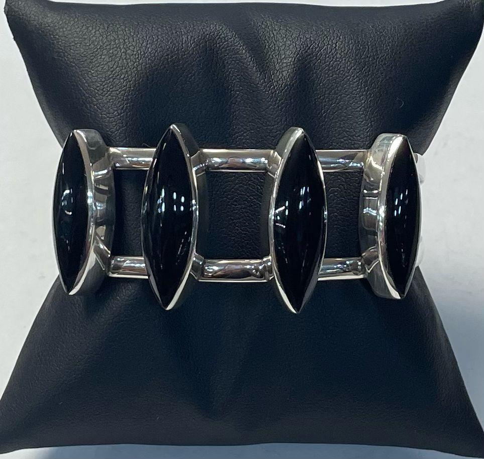 Brazalete con Obsidiana en Plata Ley 925, sello de autenticidad Plata Ley .925