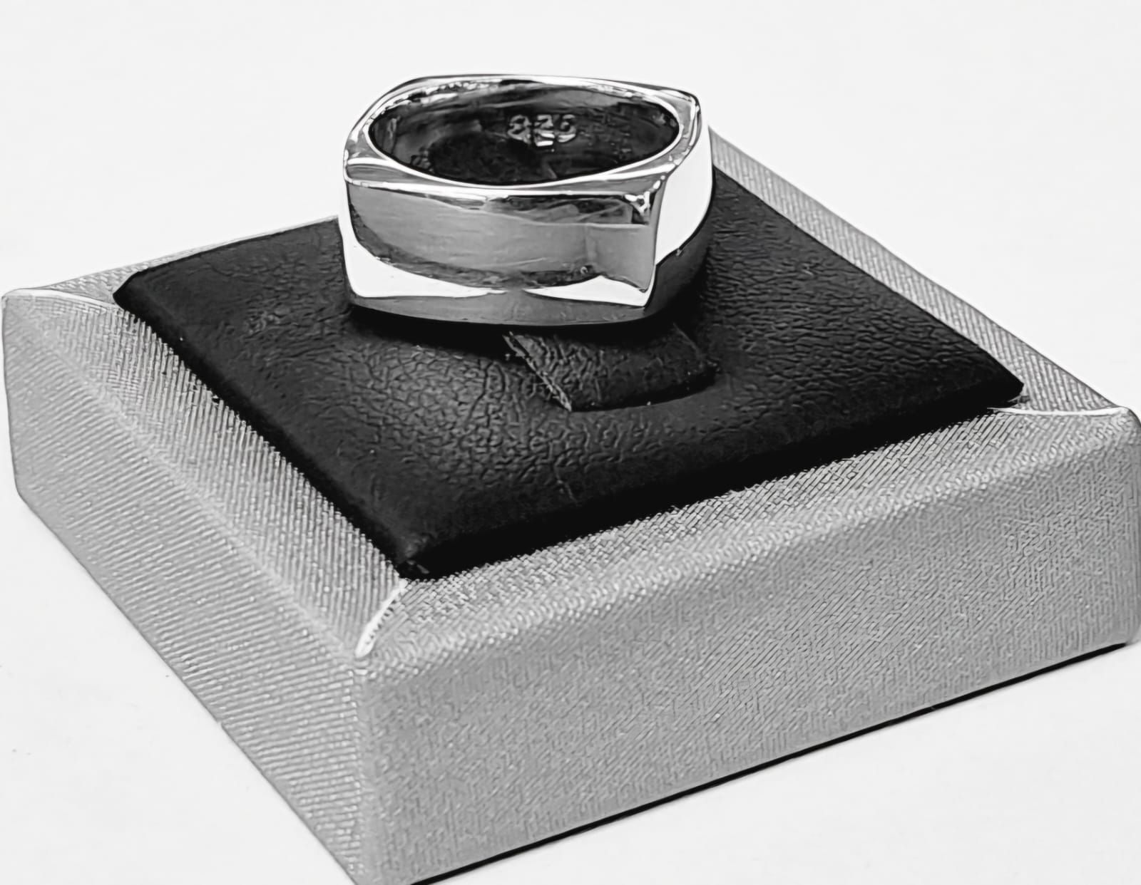 Anillo en Plata Ley 925, sello de autenticidad Plata Ley .925
