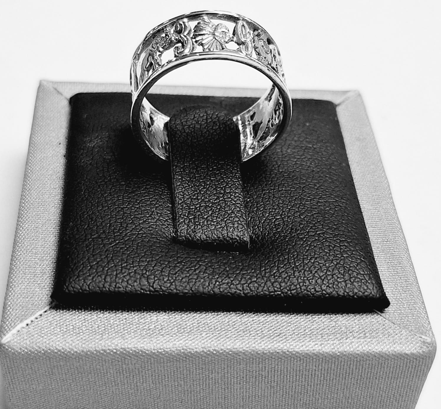 Sello de ley en el interior del anillo de la suerte en plata ley 925