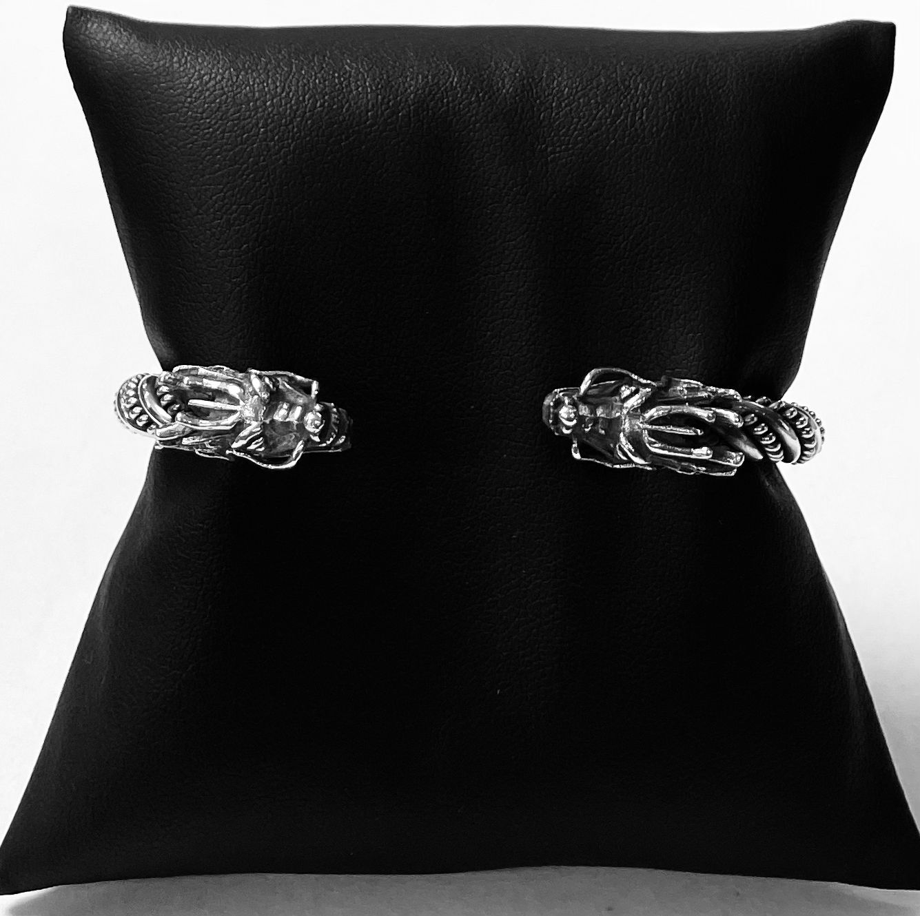 Brazalete Cabeza de Gragon en Plata Ley 925, sello de autenticidad Plata Ley .925