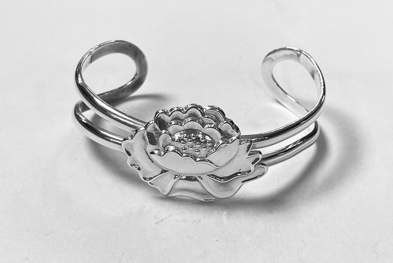 Brazalete Rosa en Plata Ley 925, vista frontal