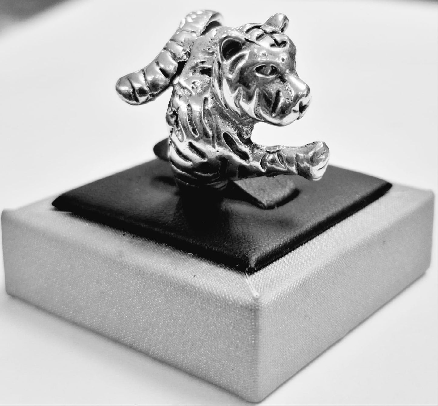 Anillo Tigre en Plata Ley 925, sello de autenticidad Plata Ley .925