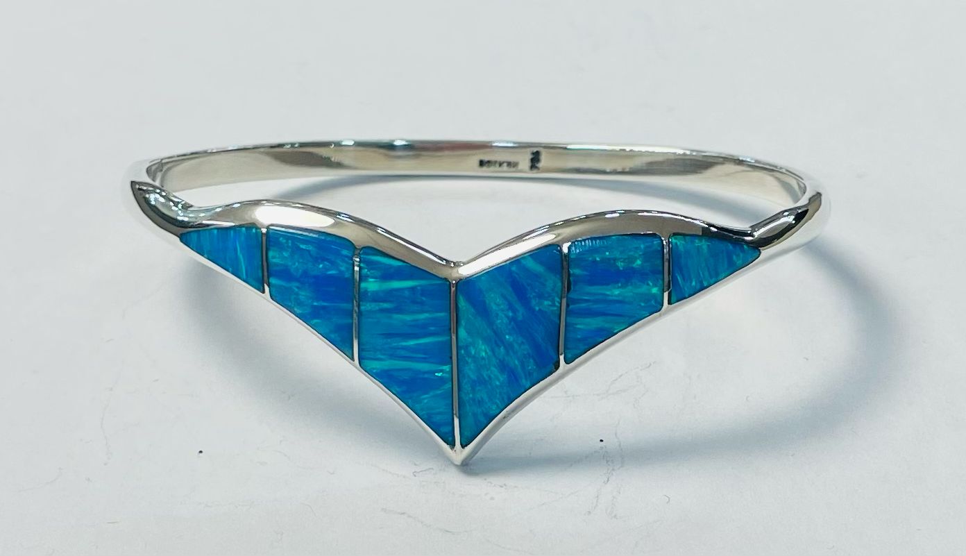 Sello de ley en el interior del brazalete con opalo en plata ley 925