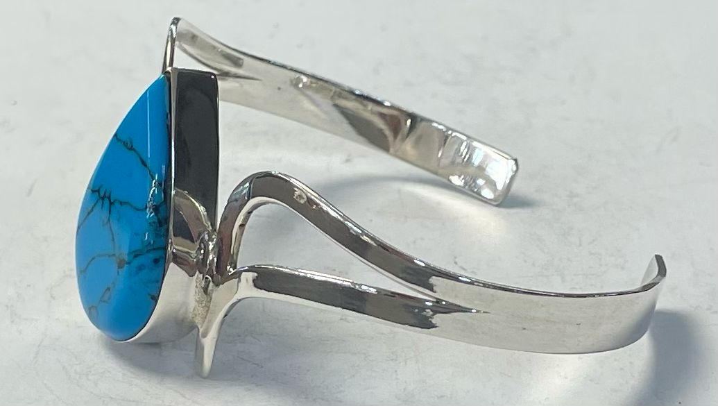 Brazalete con Turquesa en Plata Ley 925, vista frontal
