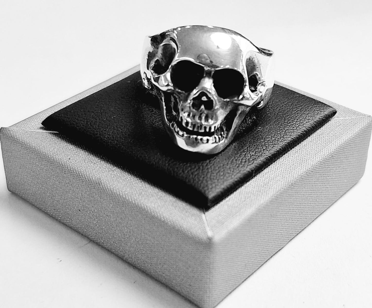 Anillo Calavera en Plata Ley 925, vista frontal