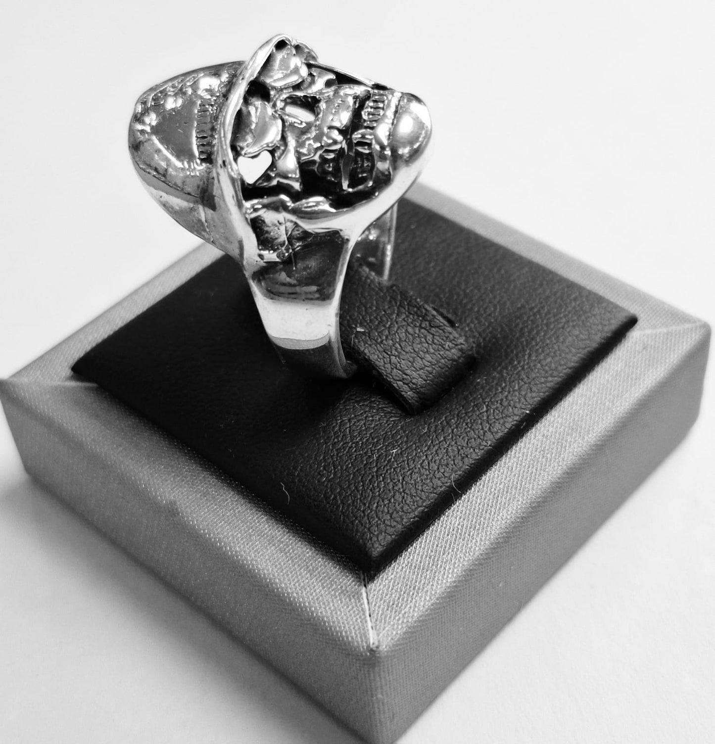 Anillo Calavera en Plata Ley 925, sello de autenticidad Plata Ley .925