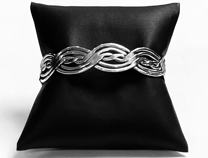 Brazalete en Plata Ley 925, sello de autenticidad Plata Ley .925