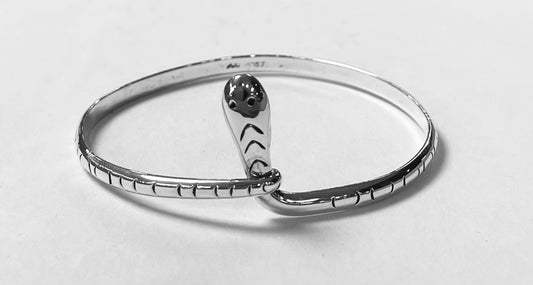 Sello de ley en el interior del brazalete serpiente en plata ley 925