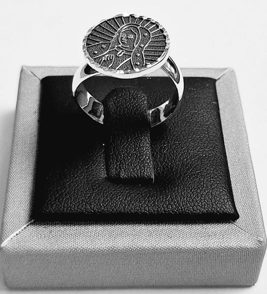 Sello de ley en el interior del anillo virgen de guadalupe en plata ley 925
