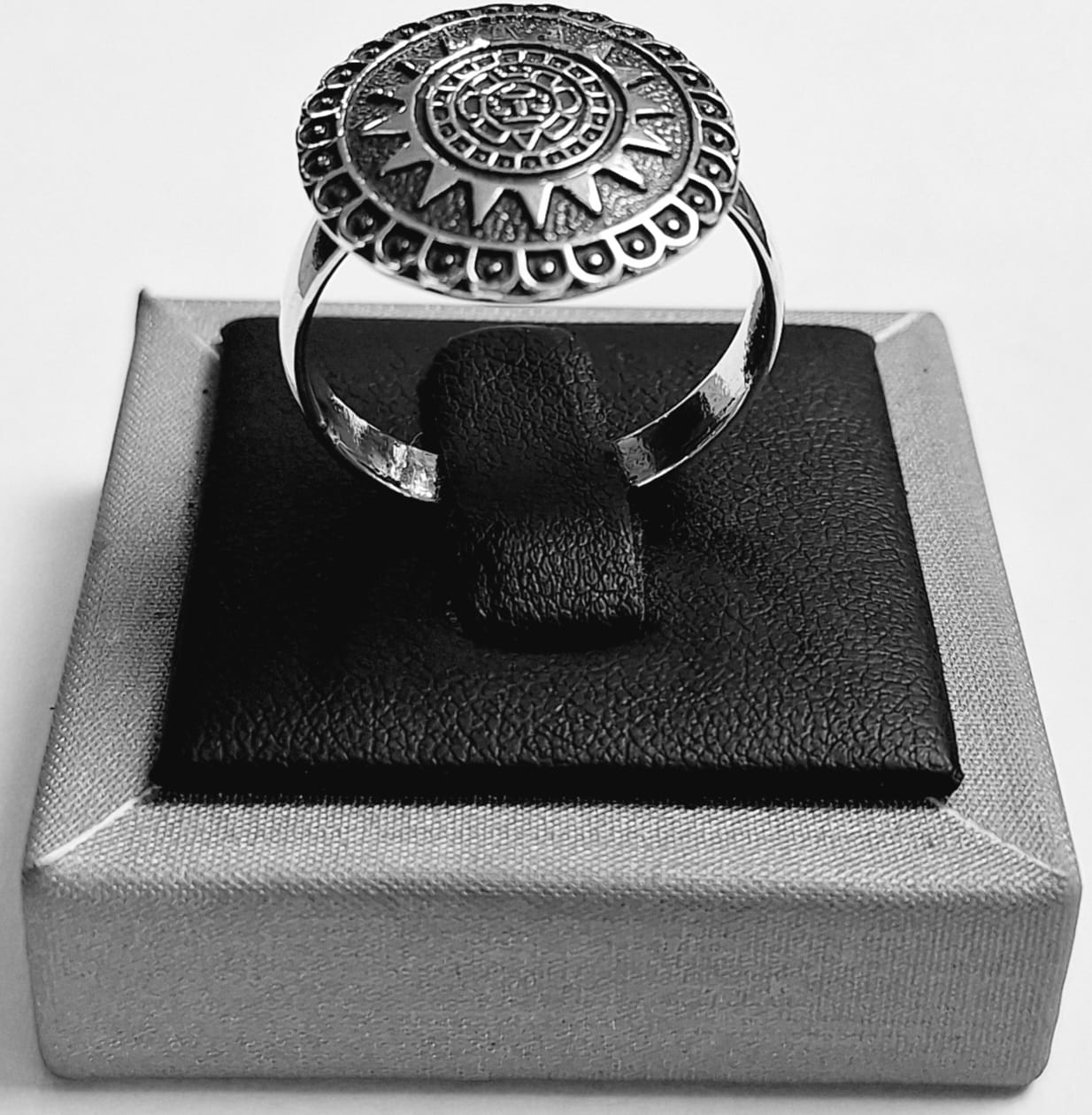 Sello de ley en el interior del anillo azteca plata ley 925 | joyería arte taxco