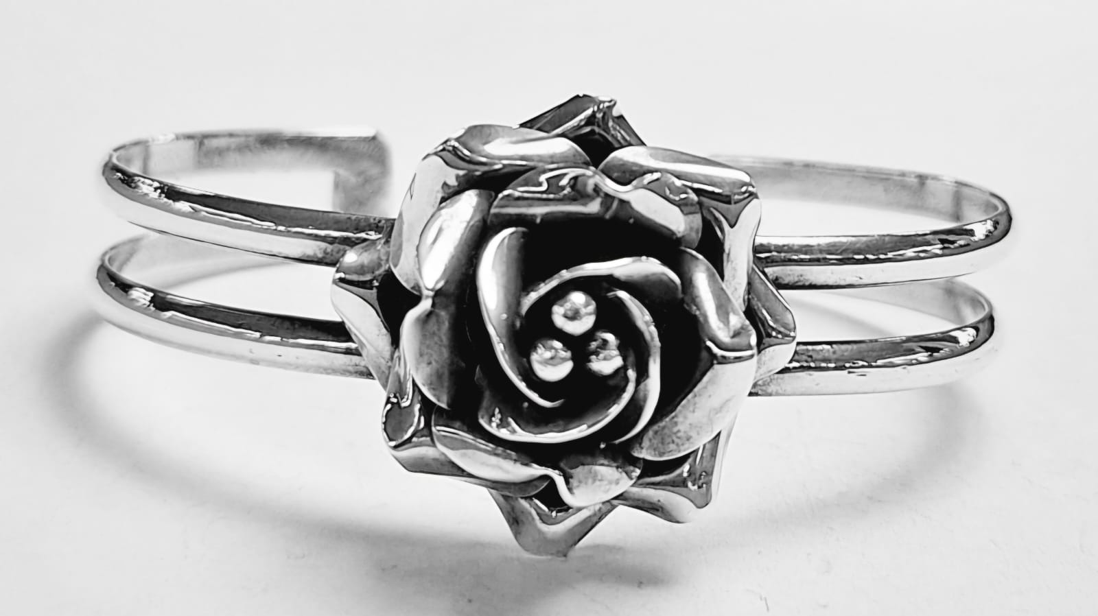 Sello de ley en el interior del brazalete rosa en plata ley 925