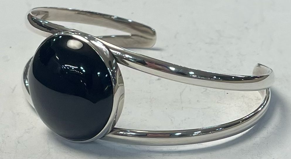 Brazalete con Obsidiana en Plata Ley 925, vista frontal