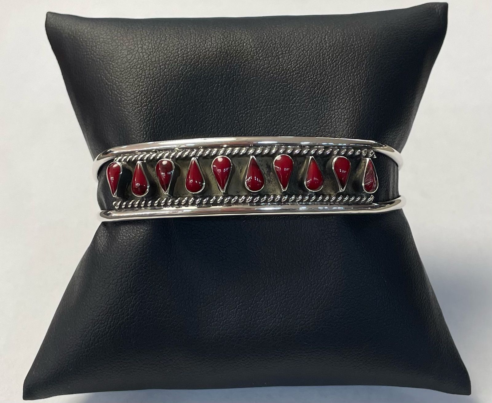 Brazalete en Plata Ley 925 con Coral, sello de autenticidad Plata Ley .925