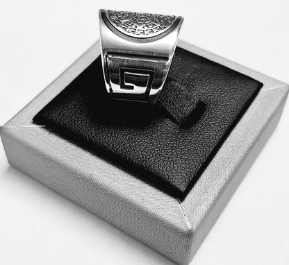 Anillo Calendario Azteca con Grecas en Plata Ley 925, vista frontal