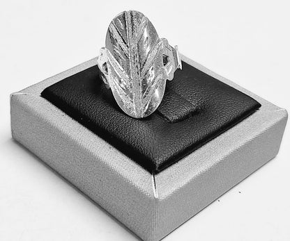 Sello de ley en el interior del anillo diamantada en plata ley 925