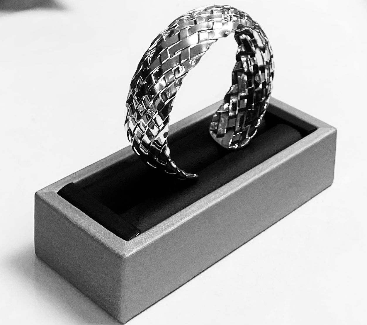 Sello de ley en el interior del brazalete tapetillo en plata ley 925