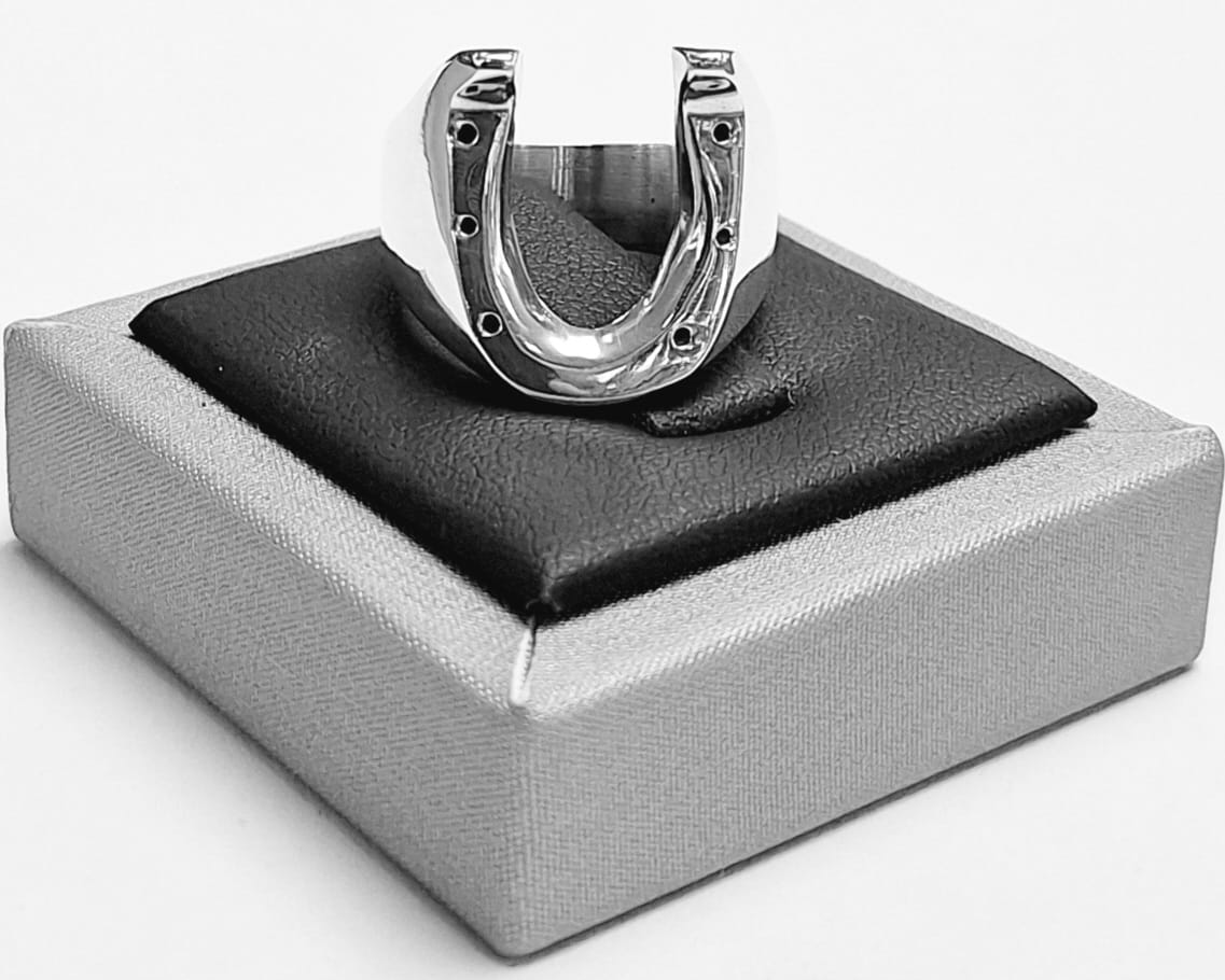 Anillo de Herradura en Plata Ley 925, sello de autenticidad Plata Ley .925