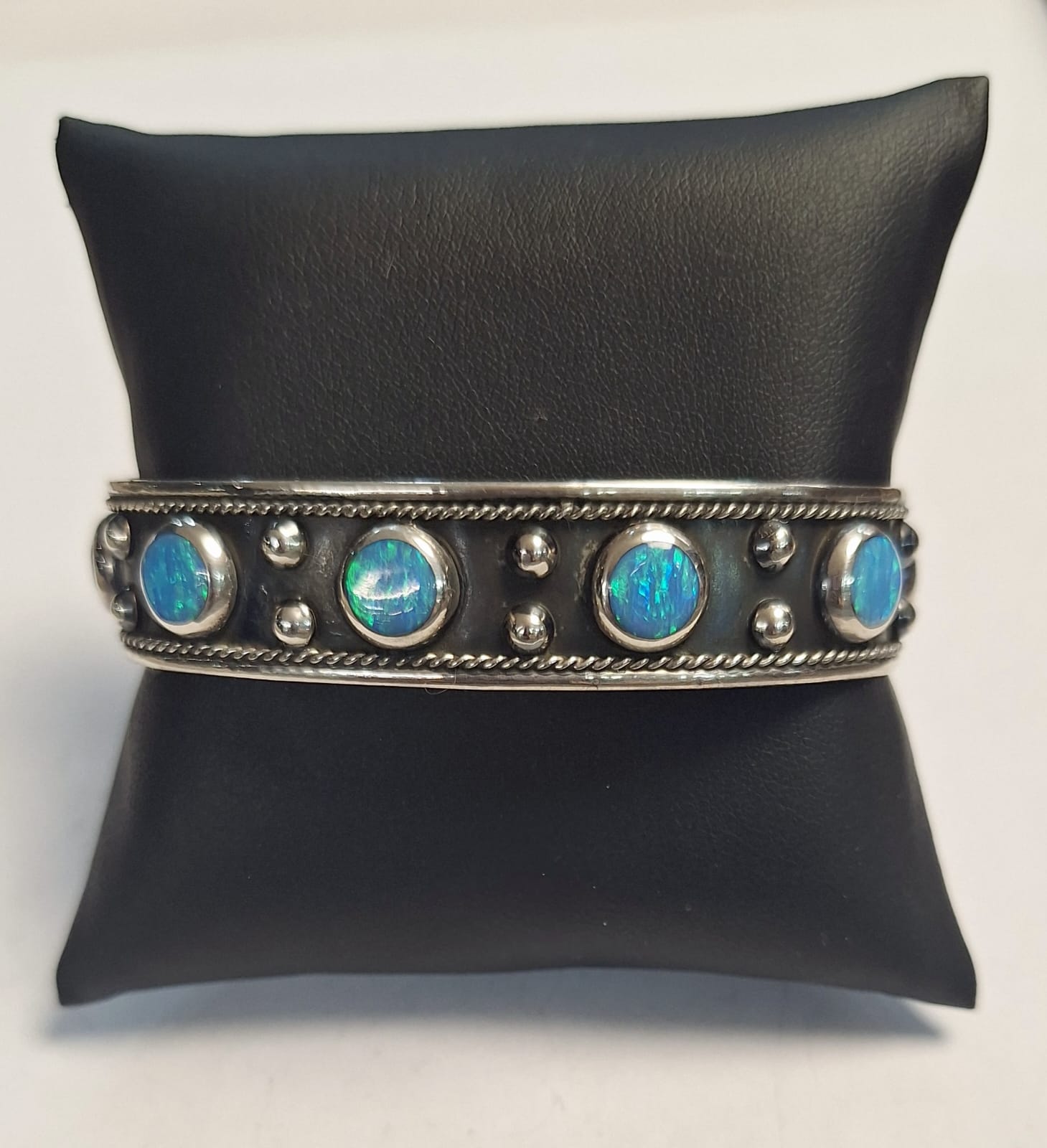Brazalete con Opalo en Plata Ley 925, sello de autenticidad Plata Ley .925