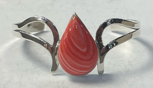 Sello de ley en el interior del brazalete con coral rosa en plata ley 925