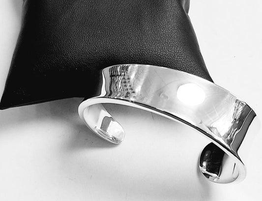 Sello de ley en el interior del brazalete en plata ley 950