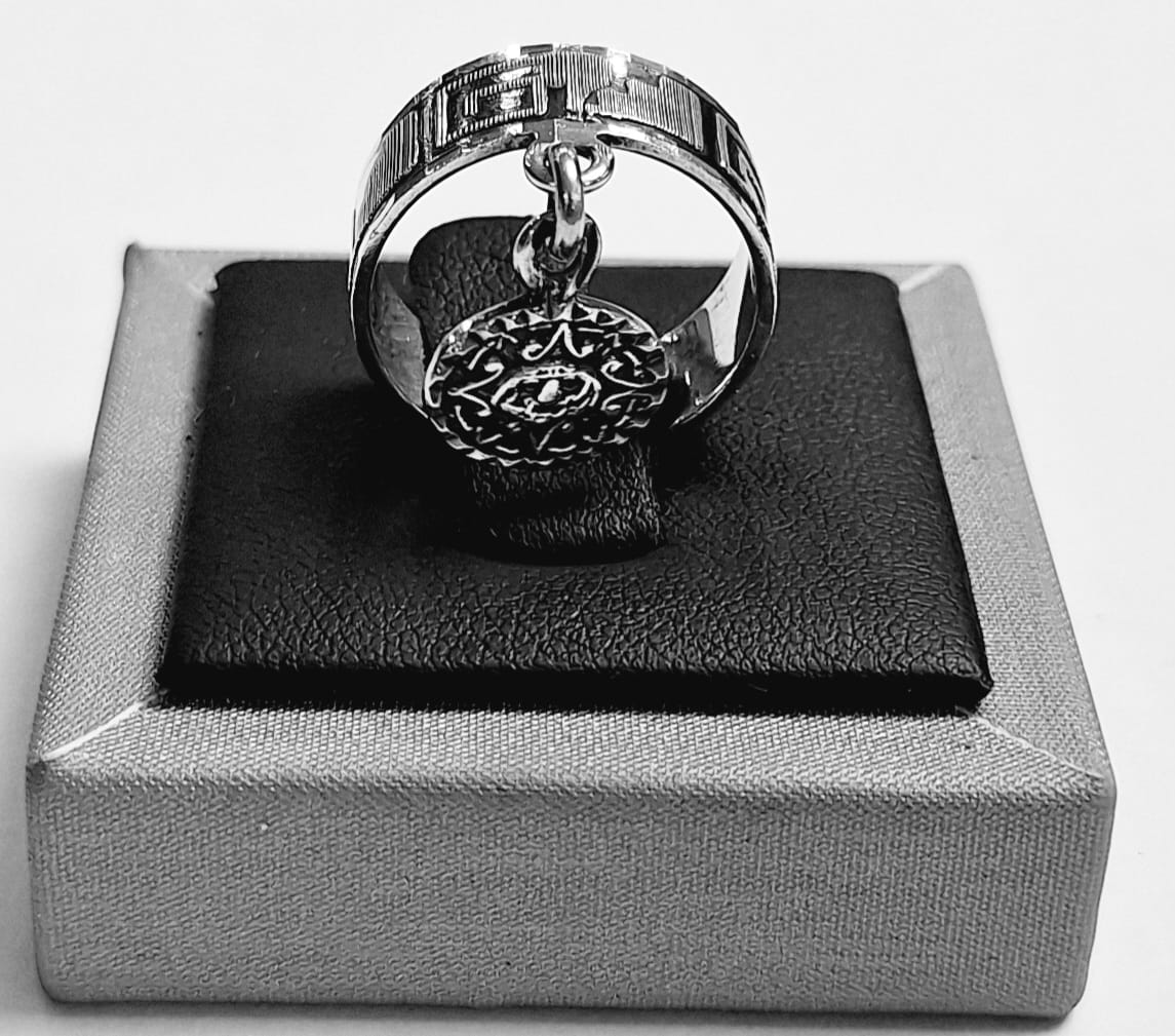 Sello de ley en el interior del anillo grecas con colgante azteca en plata ley 925