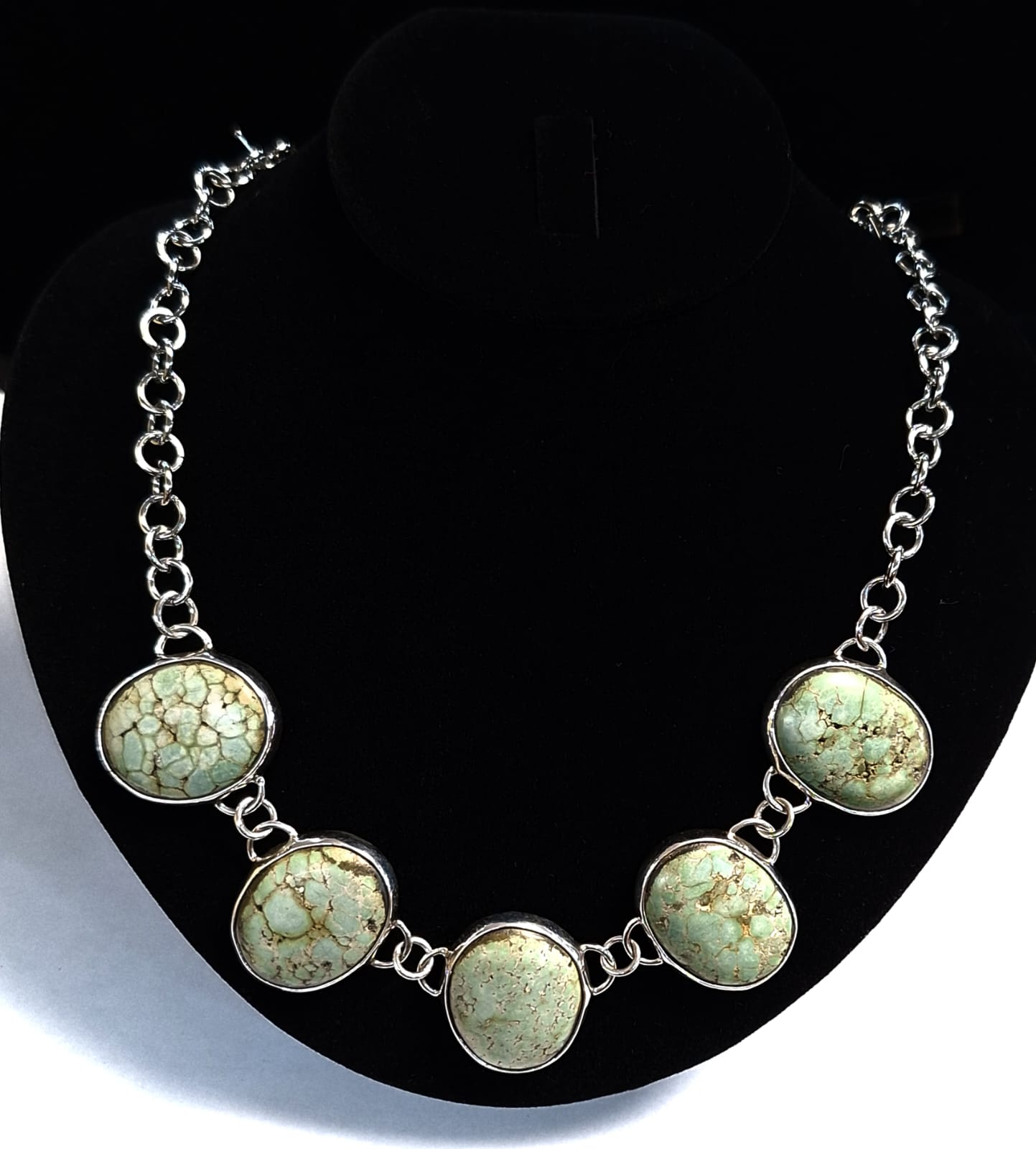 Collar con Incrustaciones de Turquesa en Plata Ley 925, vista frontal