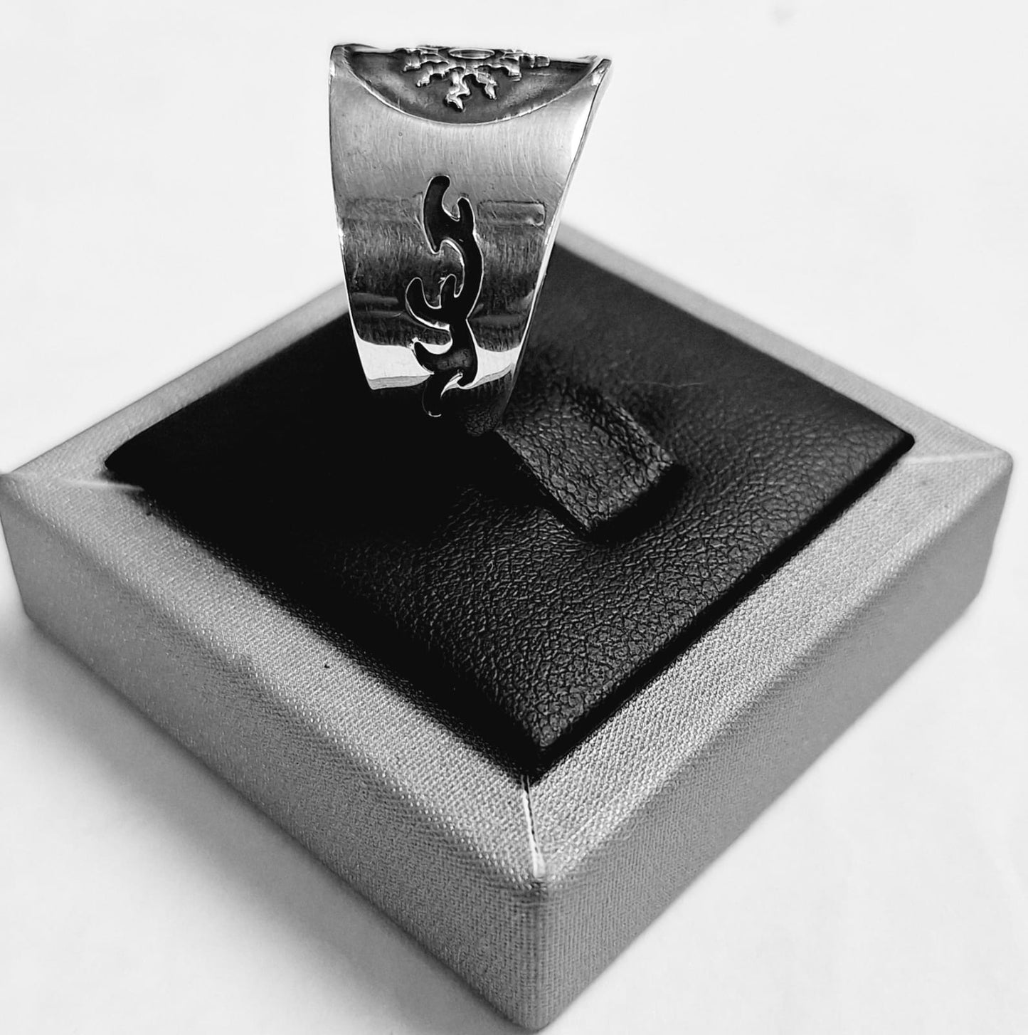 Anillo en Plata Ley 925, sello de autenticidad Plata Ley .925