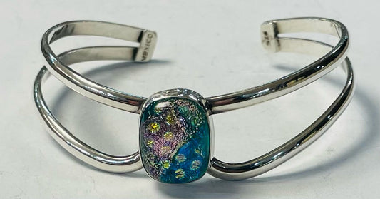Sello de ley en el interior del brazalete con dicroico en plata ley 925
