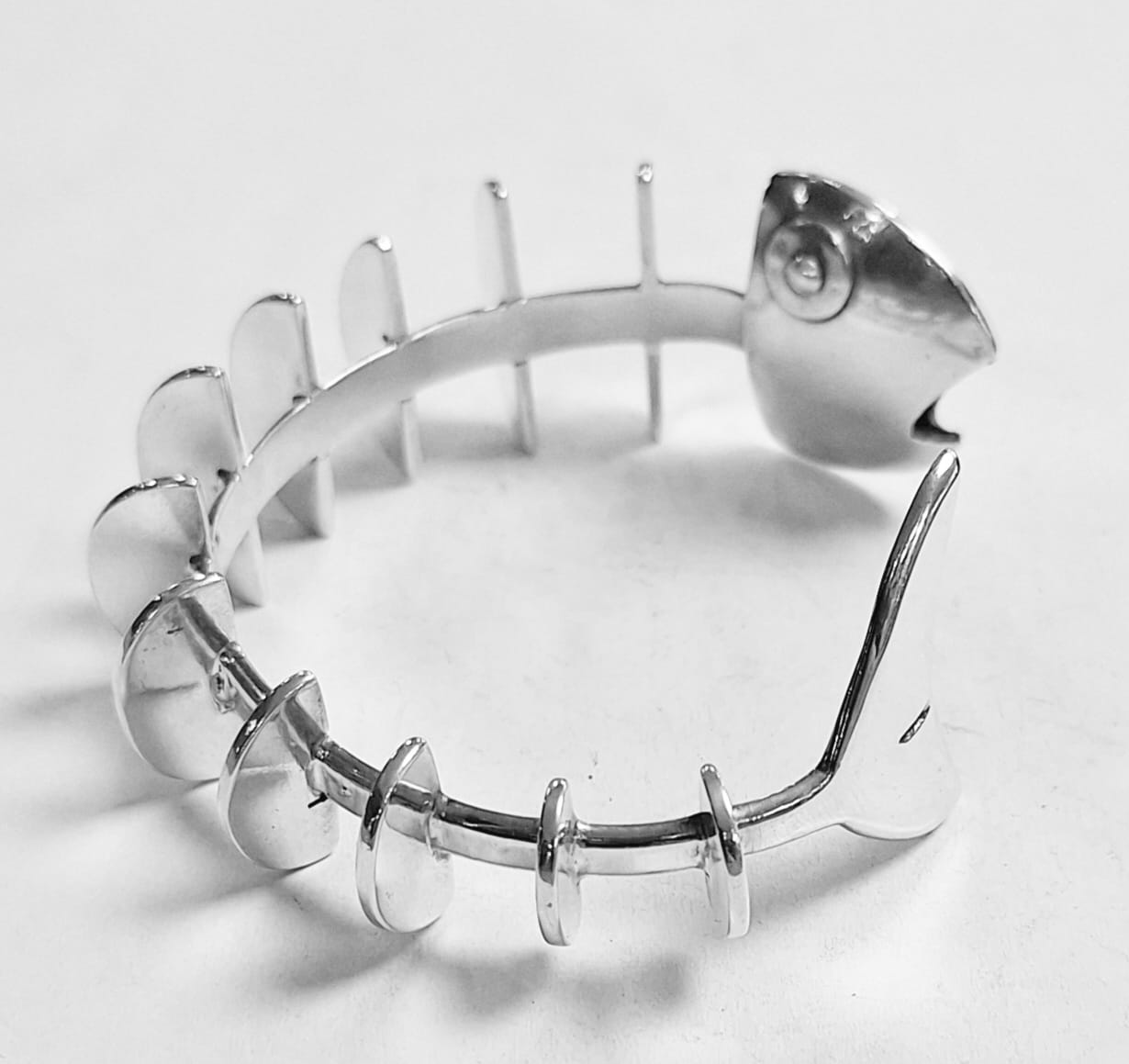 Brazalete Esqueleto en Plata Ley 950, vista frontal