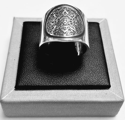 Sello de ley en el interior del anillo calendario azteca con grecas en plata ley 925
