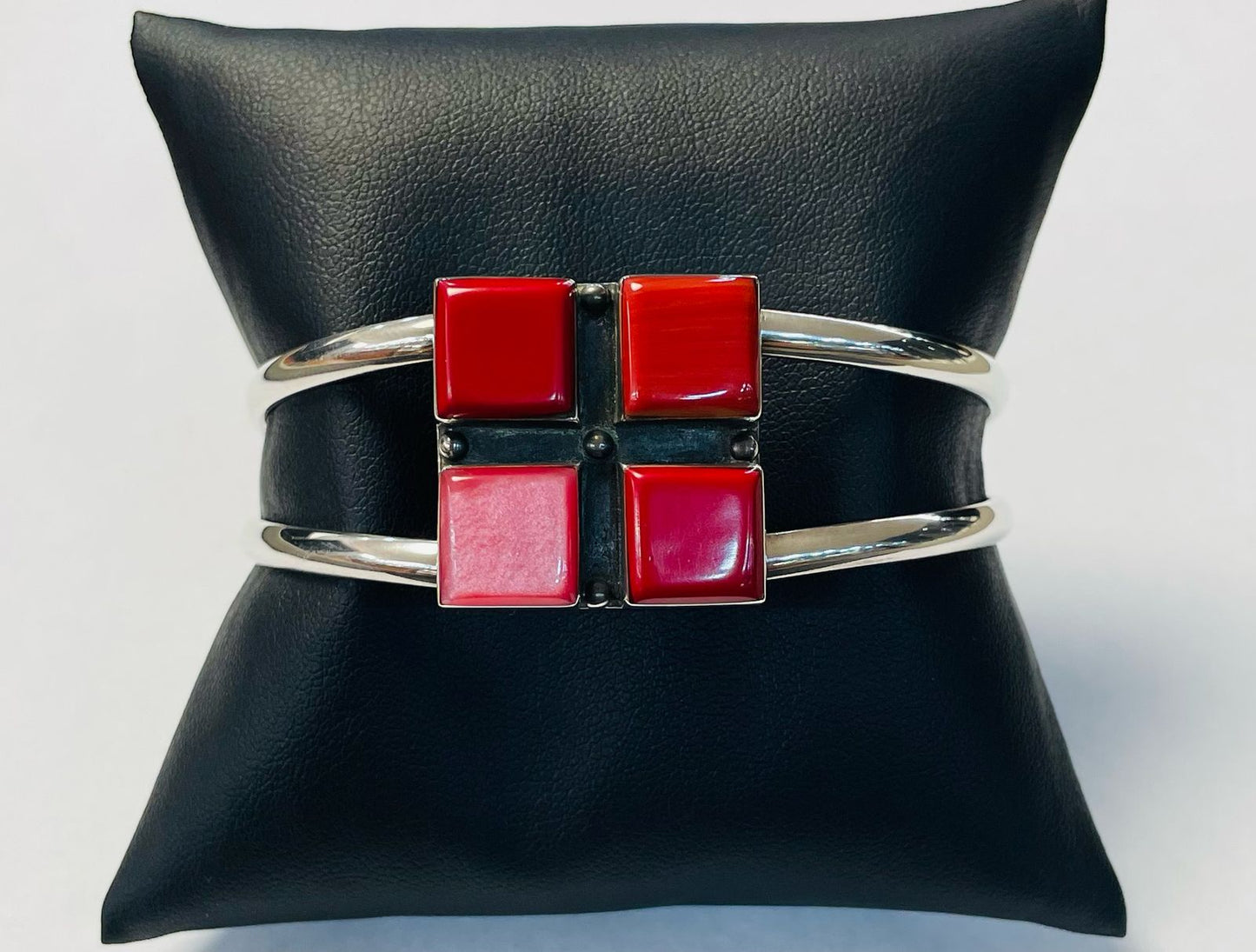 Brazalete en Plata Ley 925 con Coral, vista frontal