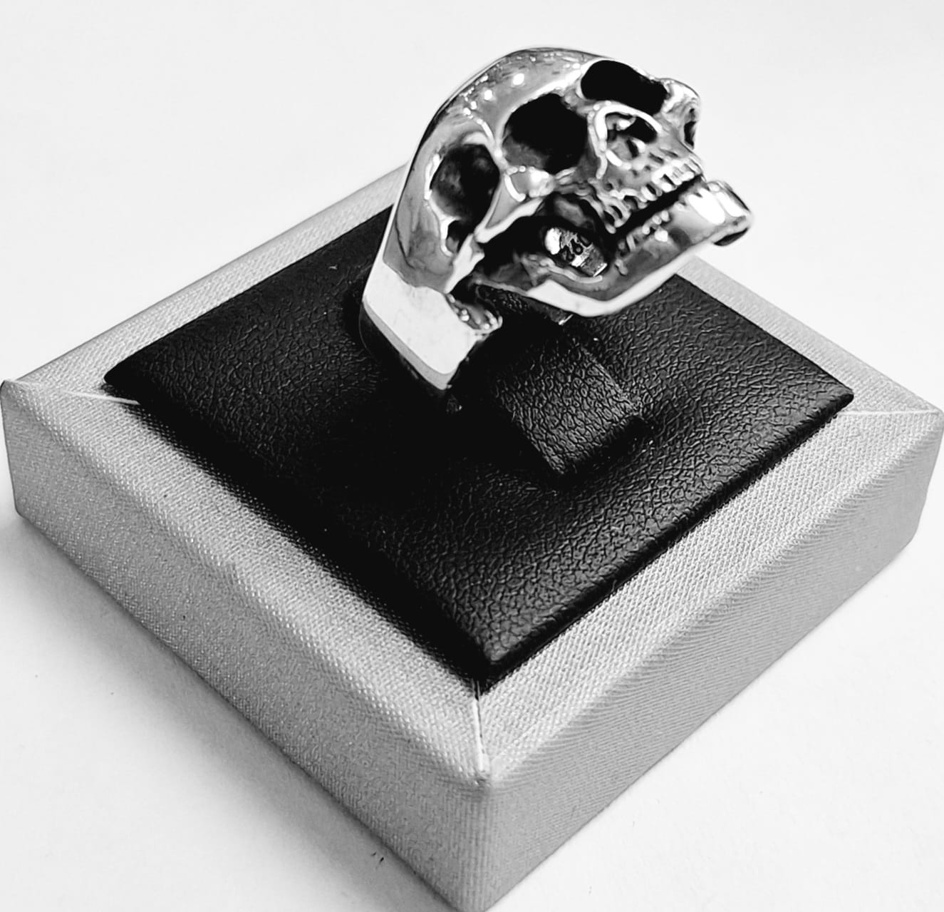 Anillo Calavera en Plata Ley 925, sello de autenticidad Plata Ley .925
